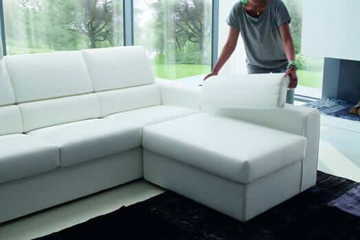 a Bloom kanapé elemeiből is választhatunk fotelt, két- vagy háromszemélyes kanapét, de L alakú kanapét és sarokgarnitúrát is