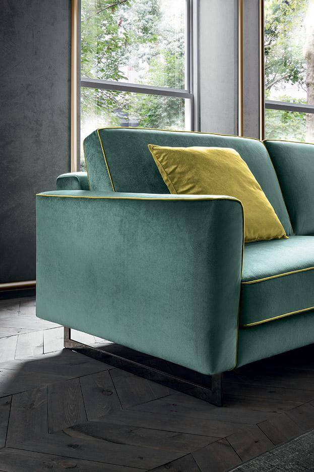 A több színben elérhető szövetnek köszönhetően, a lakberendező szándékaitól függően különböző, egyéni kanapékat lehet létrehozni