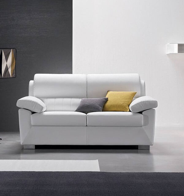Az Aron kanapé az egyenes és a formabontó vonalak kedvelőinek egyaránt kedvence lesz.