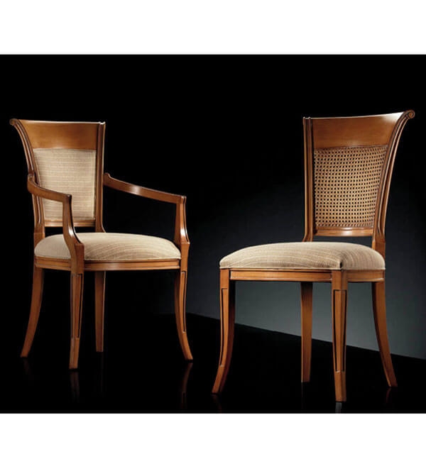 A Brianza szék és karszék, formáját tekintve, sokban hasonlít a többi étkezőszékünkhöz, de leginkább a Primula szék áll hozzá közel.