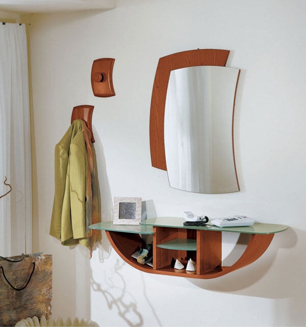 A GONDOLA előszobabútor fa és üveg elemek kombinációjával készült.