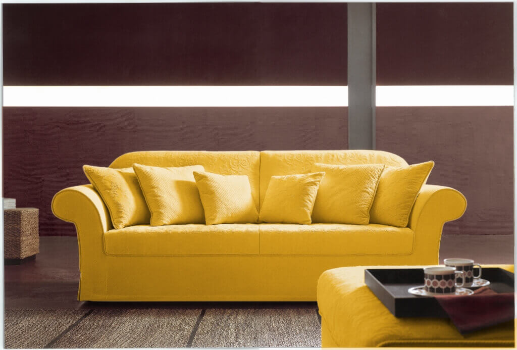 Az Aida klasszikus kanapé megvásárolható fotelként és több méretben elérhető két- vagy háromszemélyes kanapéként is.