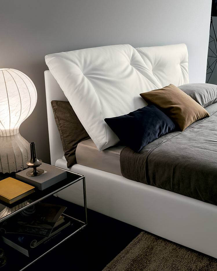 az Edgar franciaágy egy modern dizájnú ágytípus, amely relaxrendszerrel, fejtámlával, dönthető párnákkal is kérhető