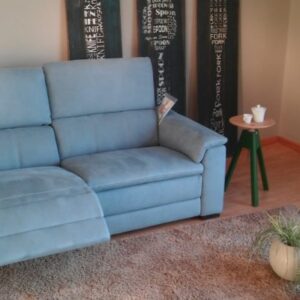 A stílusos és modern, olasz készítésű Capucine relax kanapé remek választás, ha igazán kényelmes és időtálló kanapét szeretne otthona nappalijába.