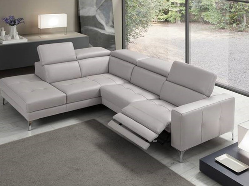Eredeti és kifinomult elegancia, ez jellemzi a Matt relax kanapé terméket