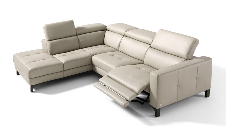 A letisztult, minimalista formák kedvelőit biztosan elbűvöli majd a képeken látható Matt relax kanapé