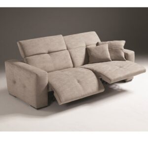 A különleges tűzésekkel díszített Sauvanne relax kanapé modern stílusának és rendkívüli kényelmének köszönhetően a nappali különlegessége lehet.