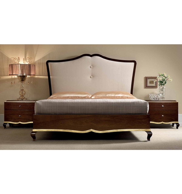 Az Amarcord klasszikus ágy eredeti olasz, kiváló minőségű bútordarab valóban klasszikus stílusban.
