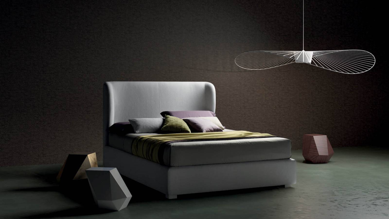 Az Emby franciaágy is azok közé az ágyak közé tartozik, amely egyszerre képes tompítani a modern stílusban berendezett szobákra jellemző geometrikus szigort