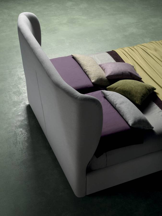 Az Emby franciaágy letisztult és időtlen dizájnnal rendelkező kárpitozott ágy