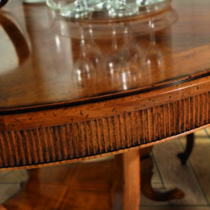Kerek fa asztal négy lábbal recézett szegély - Monte Grappa Mobili