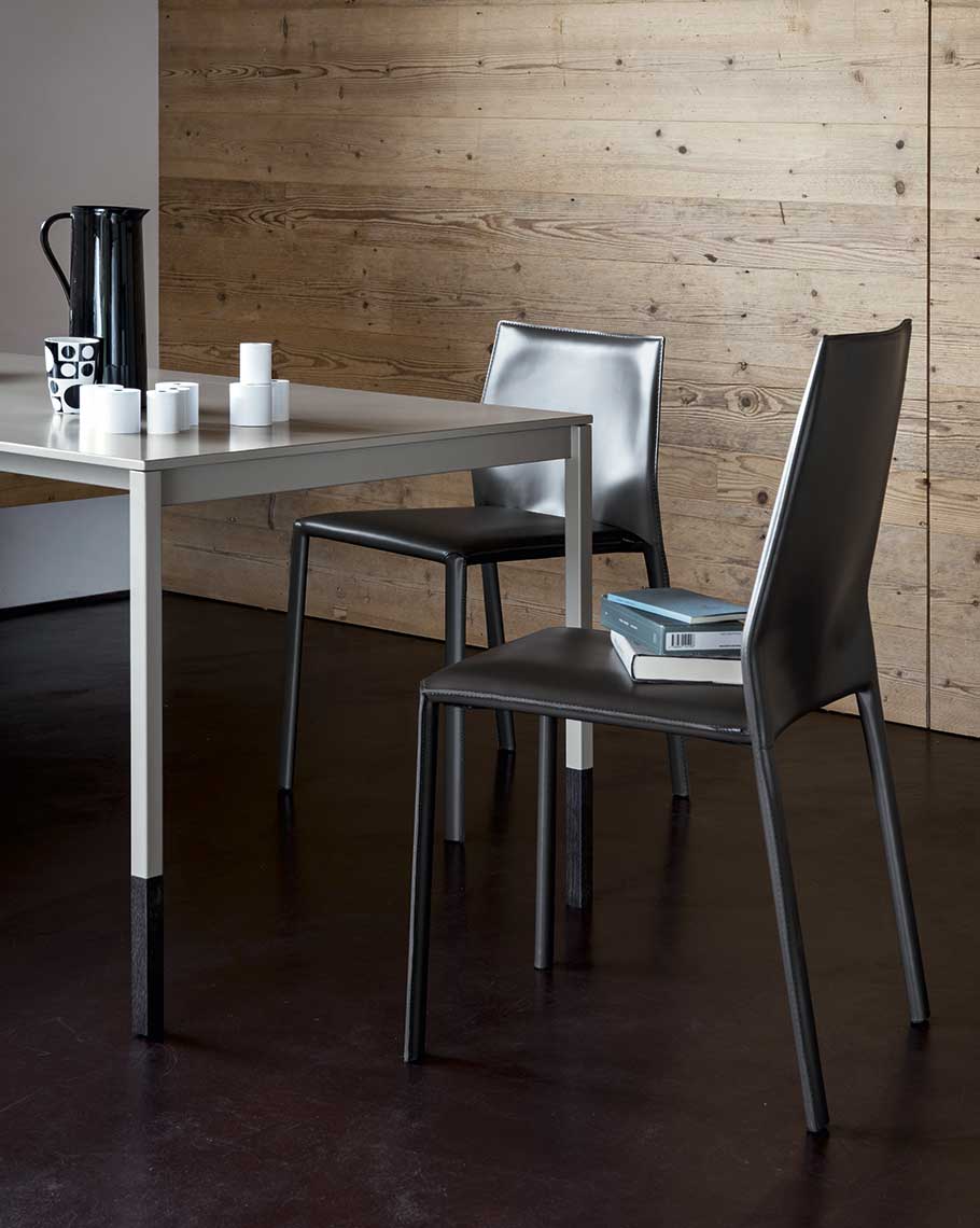 minimalista dizájnt követve a CORIUM modern szék egy igazán egyszerű darab