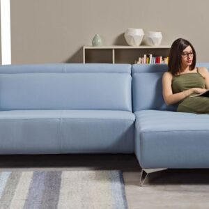 A Suzette relax kanapé visszafogott finom eleganciája, relax funkciója és modern stílusa miatt pillanatok alatt a nappali legnépszerűbb bútora lehet.