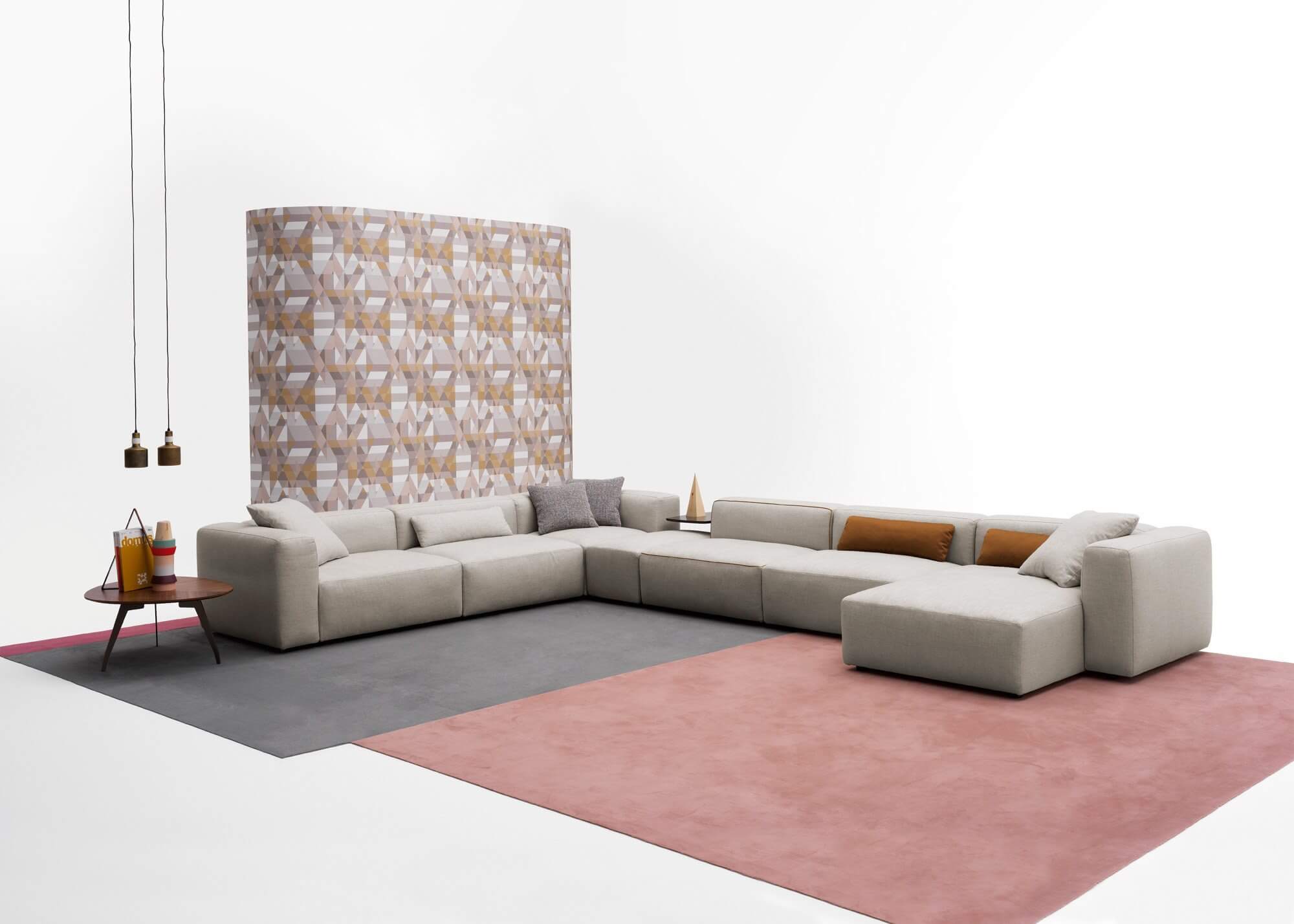 Az Alcazar design kanapé a moduláris kanapé világos színben hatalmas méretben