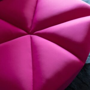 A Gossip fotel egy különleges és egyedi megoldásokkal készült bútordarab. pink színben