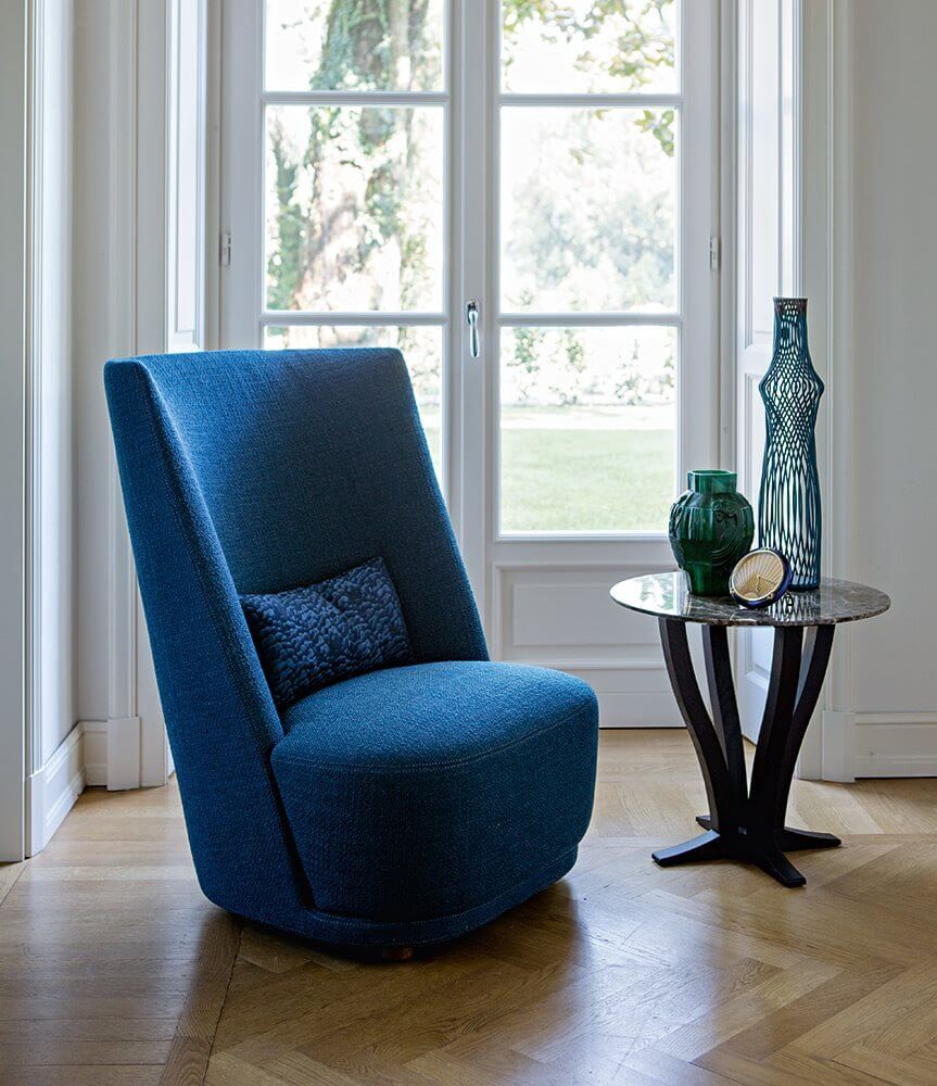 A kék Vivien high fotel elbűvölő, karcsú