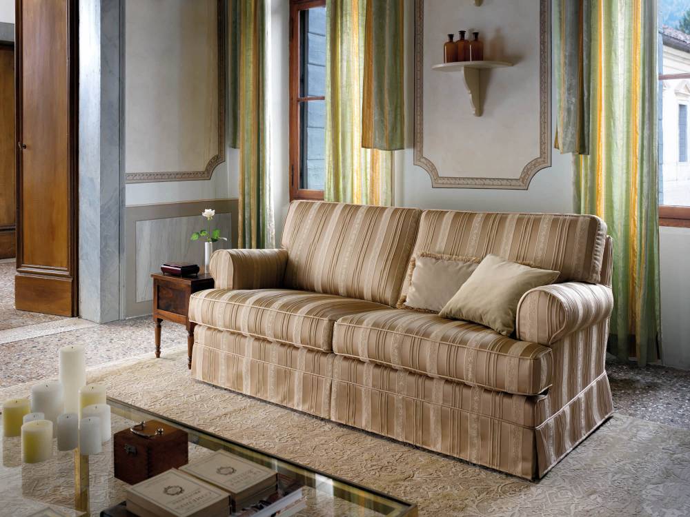 Az Atena klasszikus kanapé, választásainktól függően, sokféleképpen nézhet ki, de minden kinézetével kitűnik a nappali bútorai közül