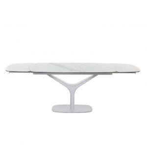 Az Ariston asztal a Tonin Casa termékek által képviselt időtlen elegancia