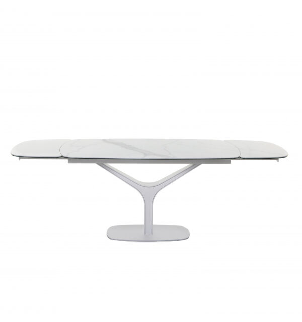 Az Ariston asztal a Tonin Casa termékek által képviselt időtlen elegancia