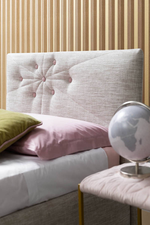 A Bloom kárpitozott ágy tökéletes megoldás egy kompakt hálószobához