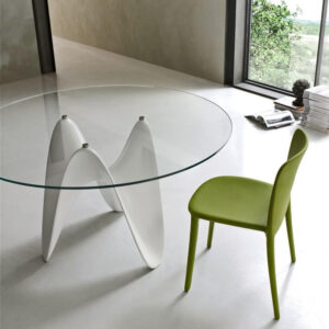 A Gaya asztal kis és nagy, illetve modern stílusú étkezőkbe is választható