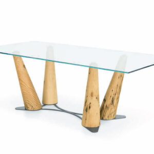 A Laguna asztal lábai azért egyediek, mivel mondhatni, hogy fejjel lefelé lettek az asztalhoz illesztve.