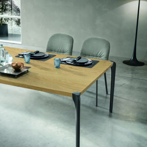 A Sinua asztal a Taller asztal ultramodern változatának is tekinthető.