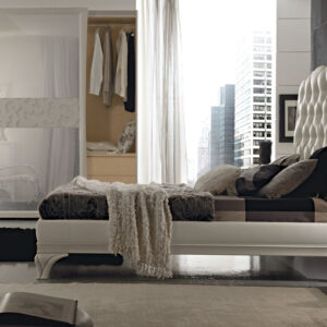 A Portofino klasszikus hálószoba-kompozíció fehér színben fókuszban az ágy
