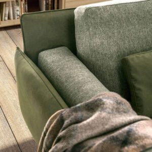 A kanapé párnázott részei a tökéletes komfortérzetet nyújtják mindenki számára