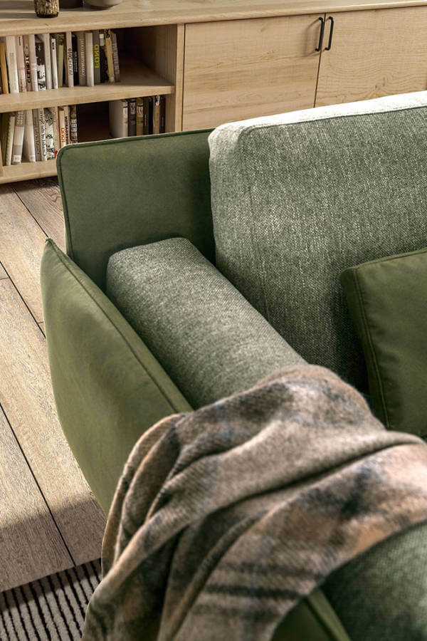 A kanapé párnázott részei a tökéletes komfortérzetet nyújtják mindenki számára