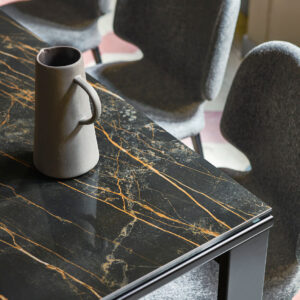 Marcopolo asztal festett acél szerkezettel kristálykerámia asztallappal részlet MIDJ olasz gyártó