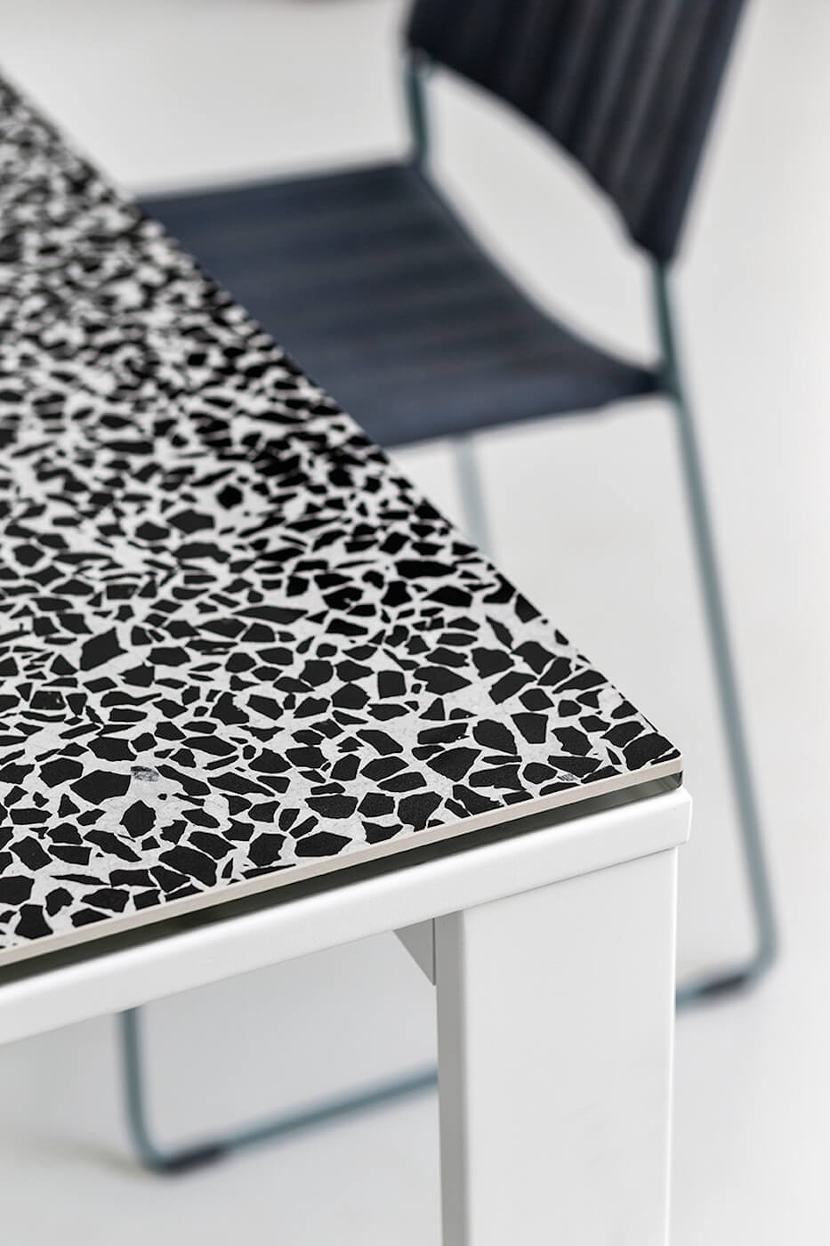 Marcopolo asztal fehér lábbal - asztallap részlete - MIDJ gyártó